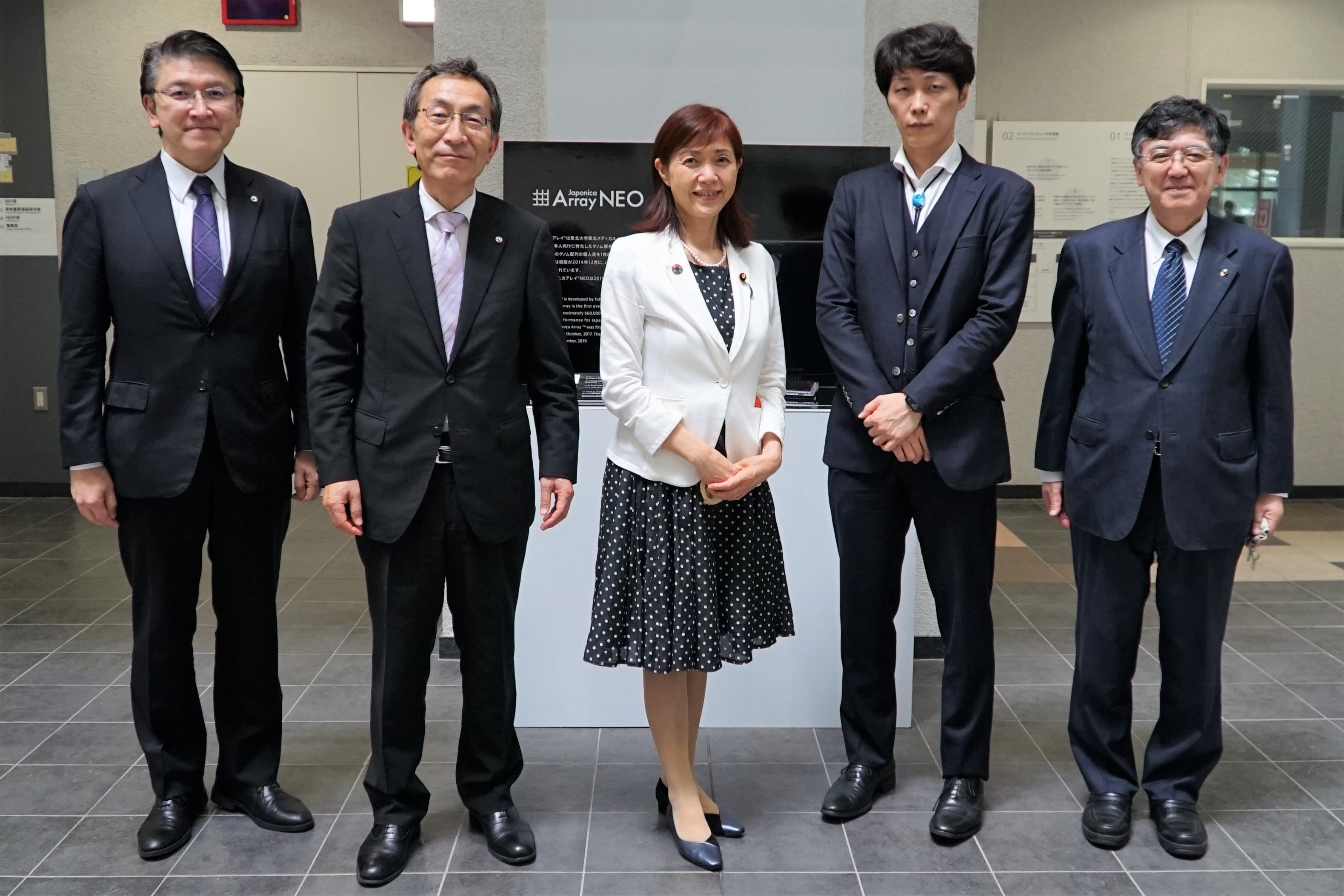 高橋ひなこ文部科学副大臣がtommoを視察 東北メディカル メガバンク機構 高橋ひなこ文部科学副大臣がtommoを視察 東北メディカル メガバンク機構