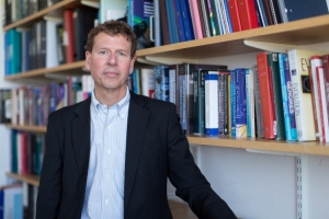 news_20150810_140702_Paul in Library